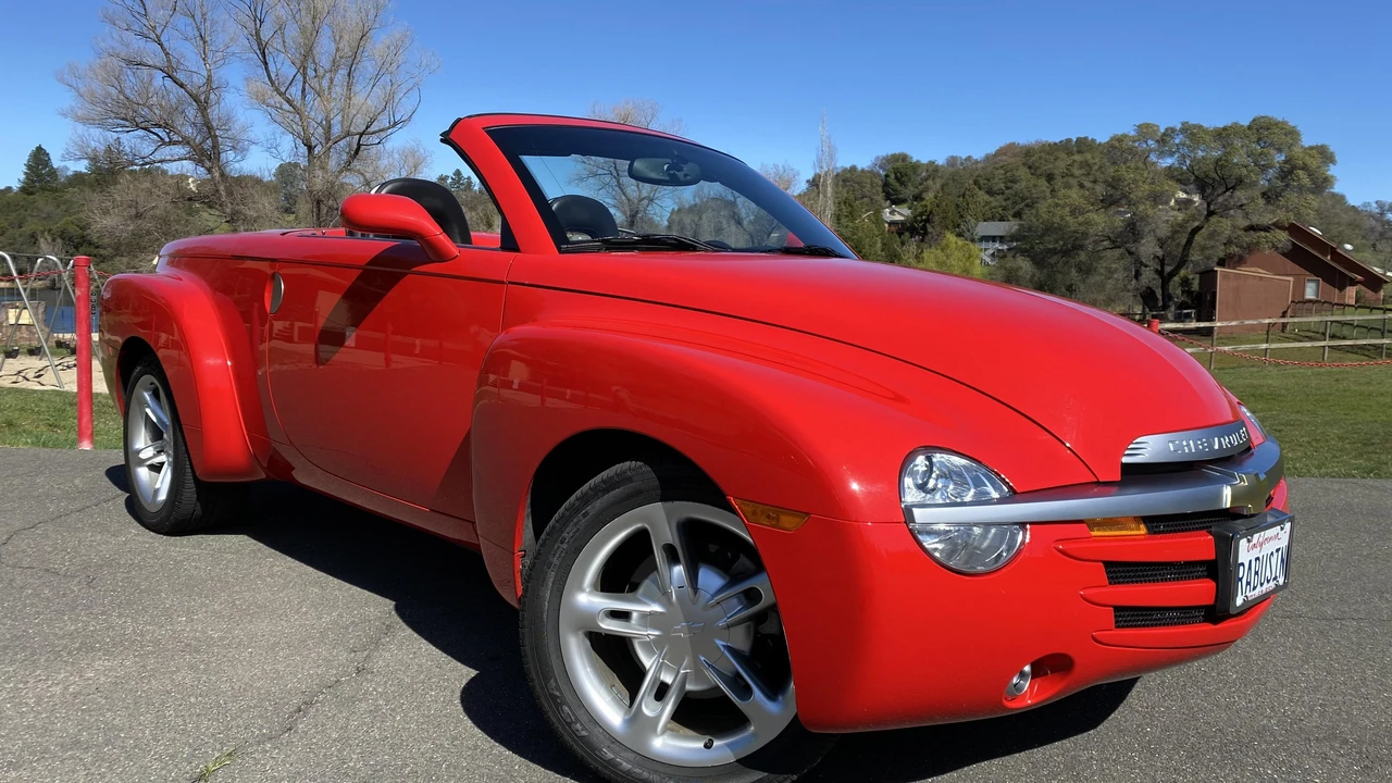 2004 Chevrolet SSR - Image 17 of 20