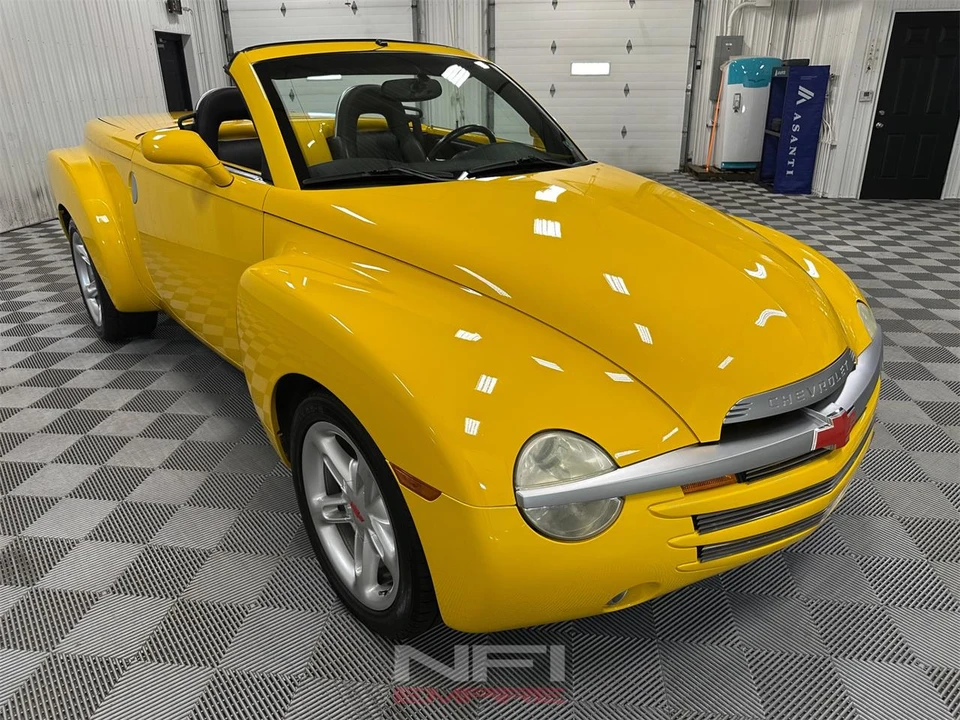 2004 Chevrolet SSR - Image 9 of 31