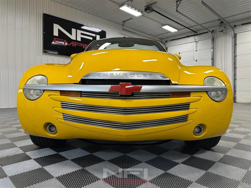 2004 Chevrolet SSR - Image 23 of 31