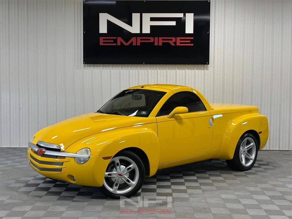 2004 Chevrolet SSR - Image 2 of 31