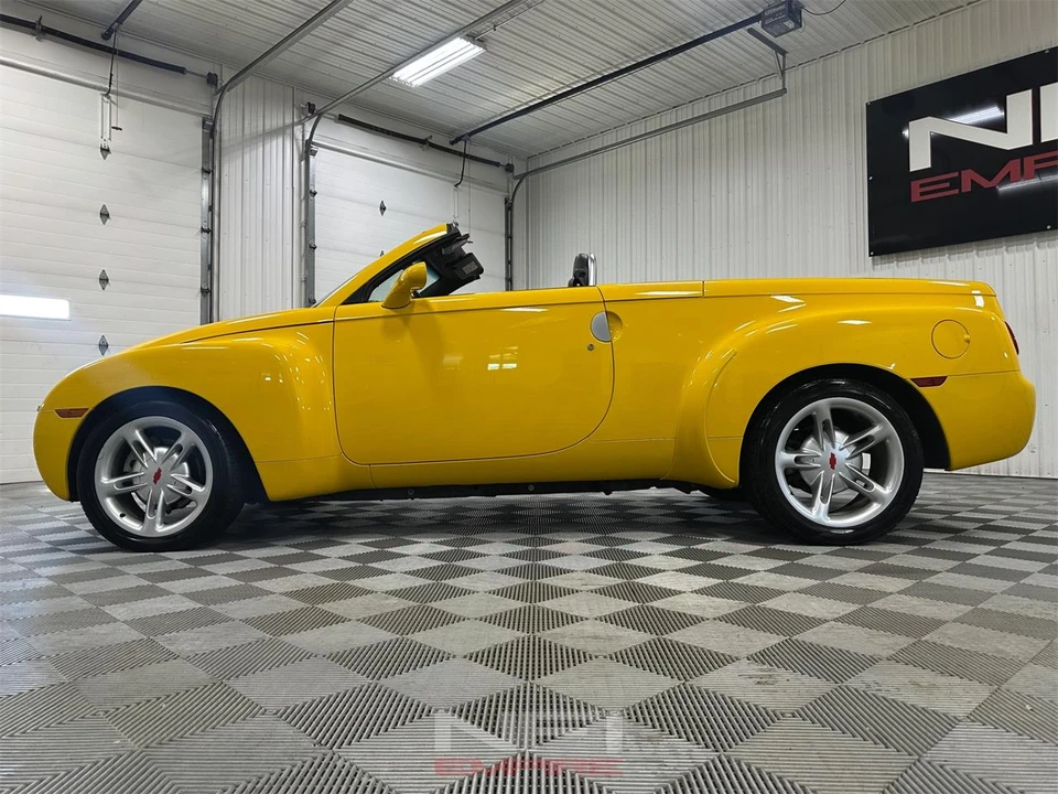 2004 Chevrolet SSR - Image 20 of 31