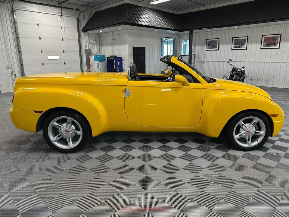 2004 Chevrolet SSR - Image 12 of 31