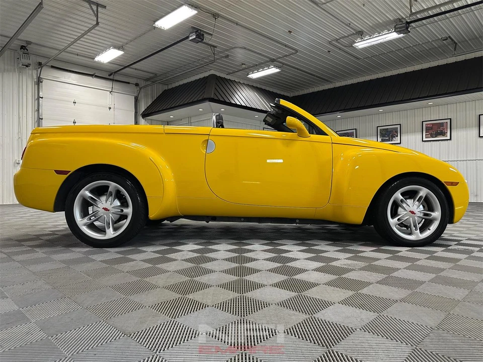 2004 Chevrolet SSR - Image 26 of 31