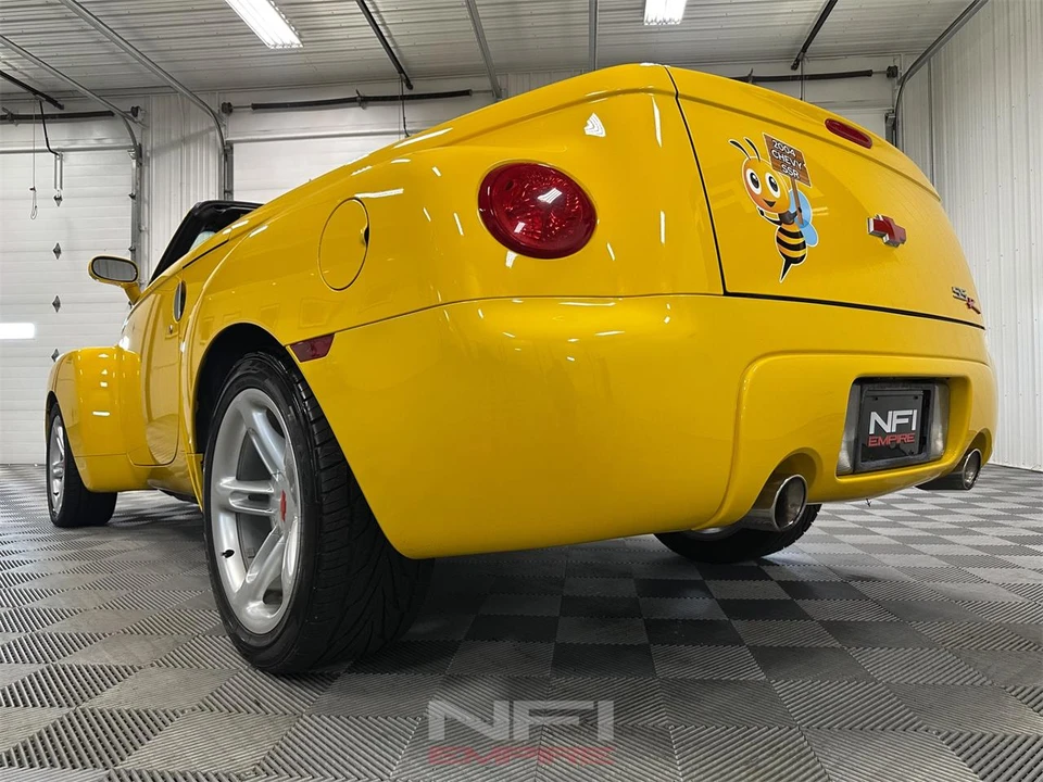 2004 Chevrolet SSR - Image 30 of 31