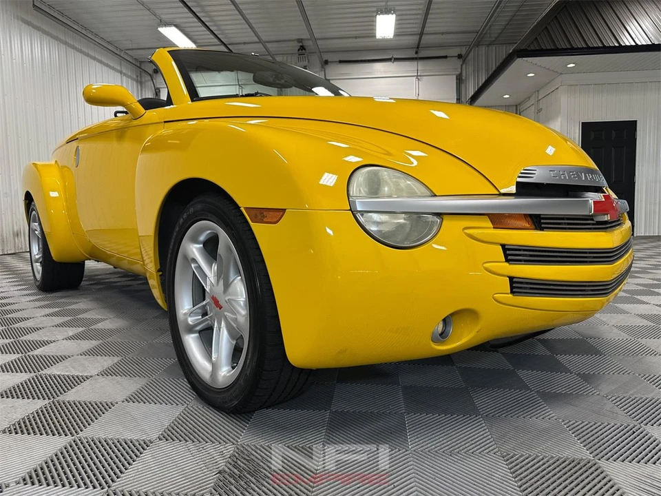 2004 Chevrolet SSR - Image 24 of 31