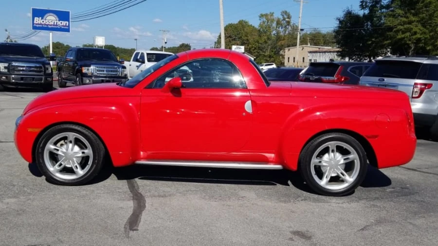 2004 Chevrolet SSR - Image 2 of 18