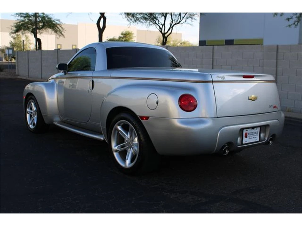 2004 Chevrolet SSR - Image 5 of 31