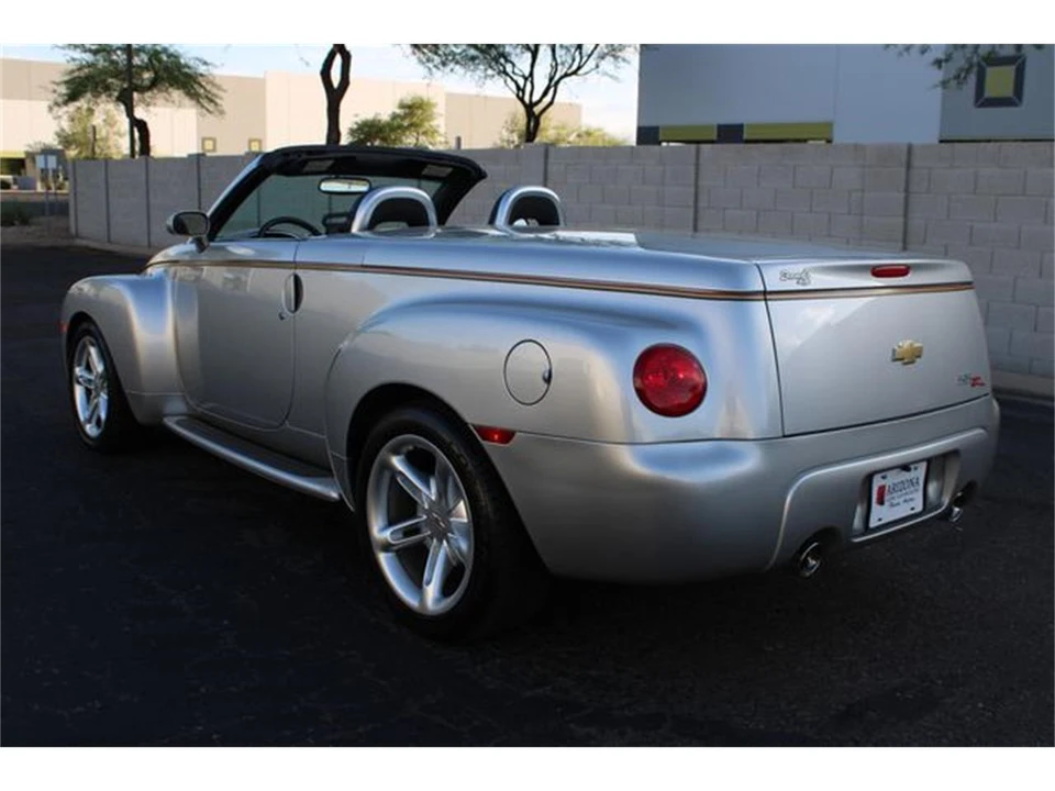 2004 Chevrolet SSR - Image 8 of 31