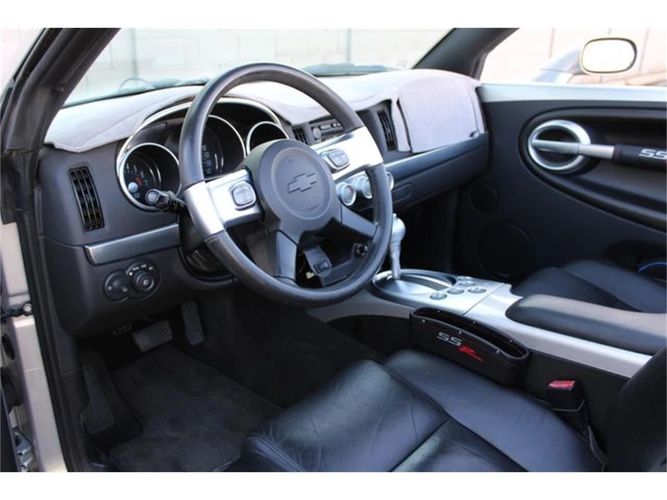 2004 Chevrolet SSR - Image 20 of 31