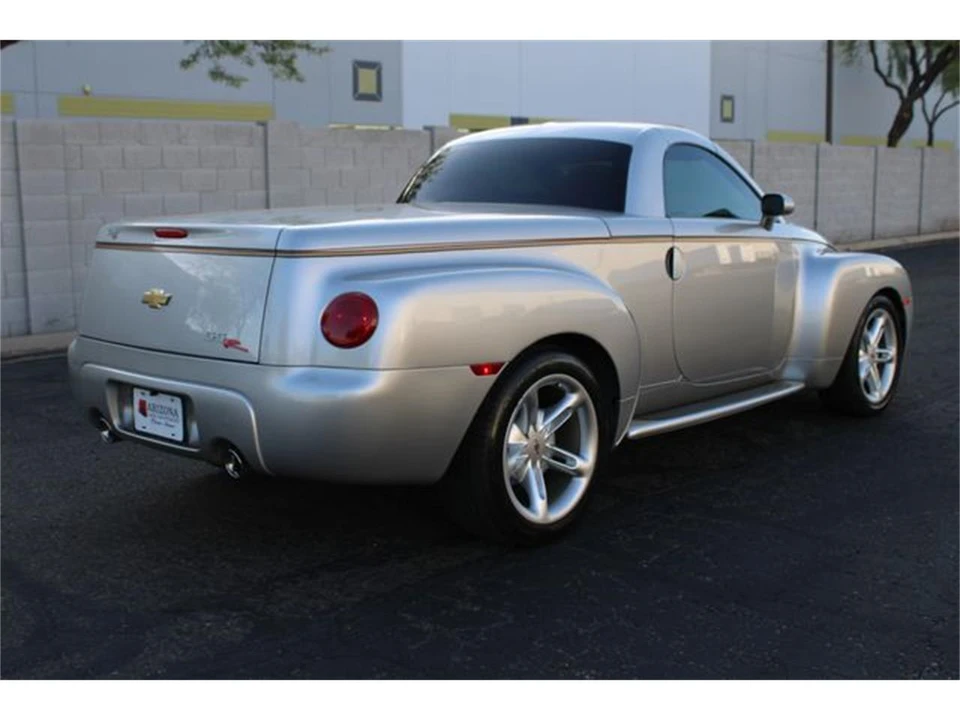 2004 Chevrolet SSR - Image 3 of 31