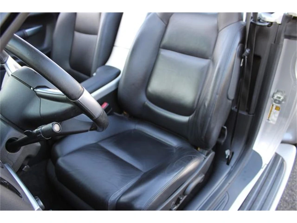 2004 Chevrolet SSR - Image 30 of 31