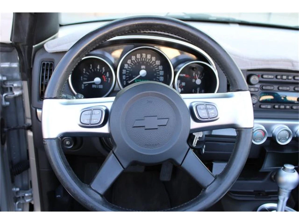 2004 Chevrolet SSR - Image 23 of 31