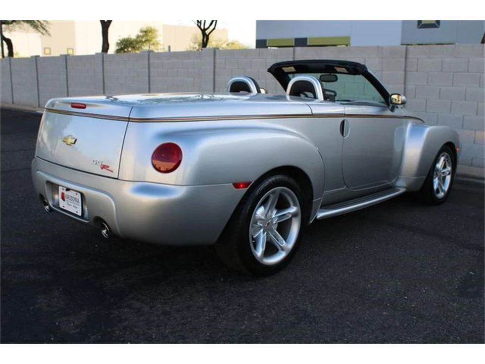 2004 Chevrolet SSR - Image 18 of 31