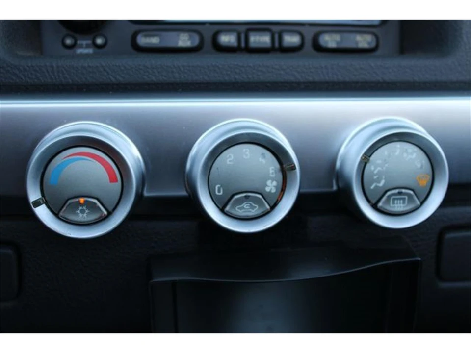 2004 Chevrolet SSR - Image 27 of 31