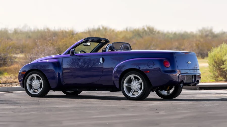 2004 Chevrolet SSR - Image 2 of 31