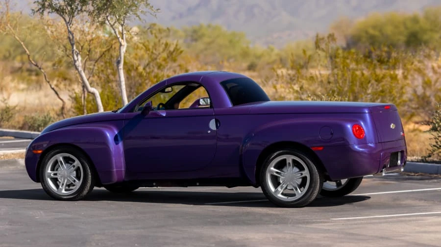 2004 Chevrolet SSR - Image 9 of 31