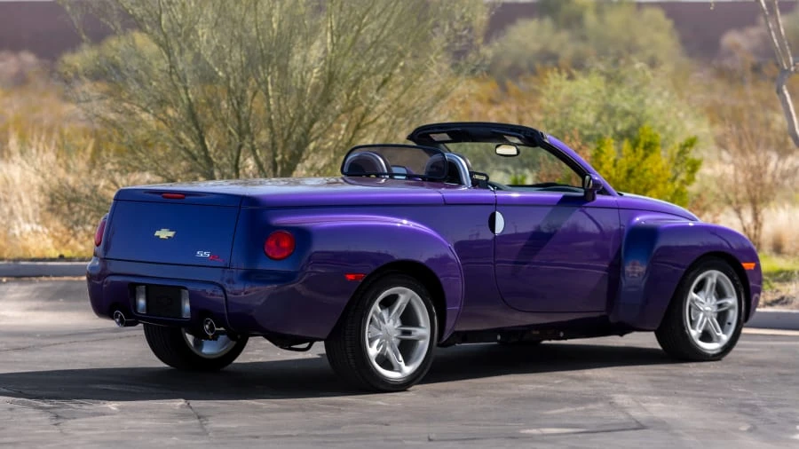 2004 Chevrolet SSR - Image 3 of 31