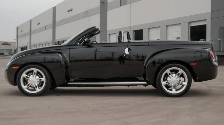 2004 Chevrolet SSR - Image 2 of 10