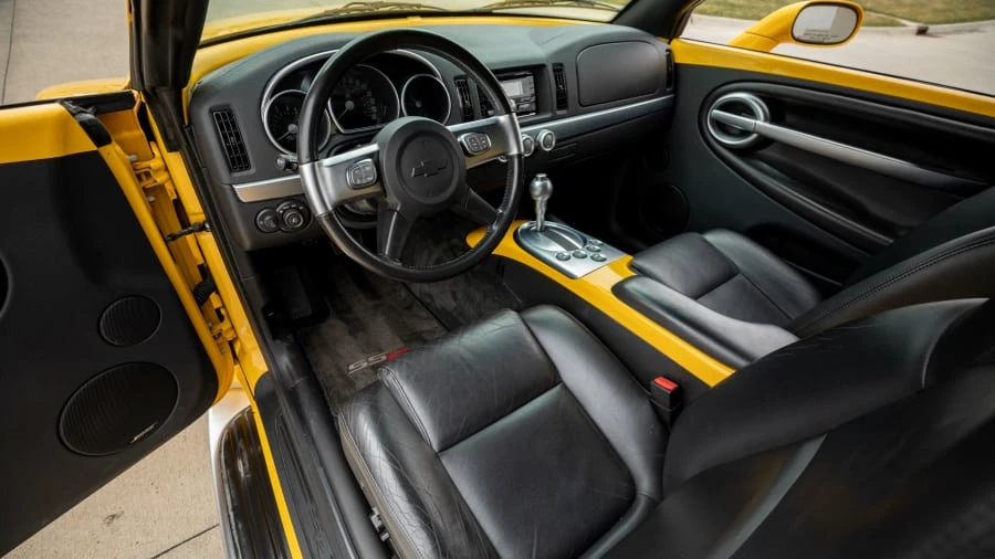 2004 Chevrolet SSR - Image 4 of 17