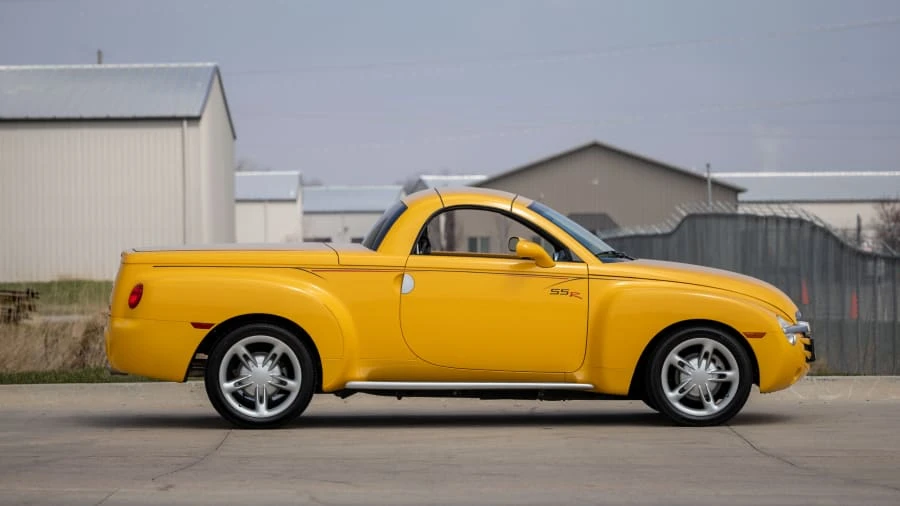 2004 Chevrolet SSR - Image 8 of 17