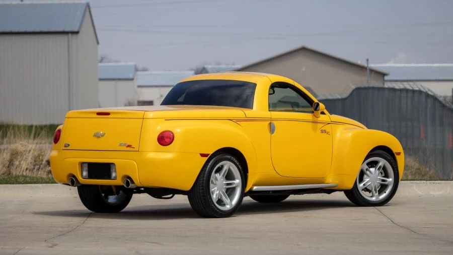2004 Chevrolet SSR - Image 13 of 17