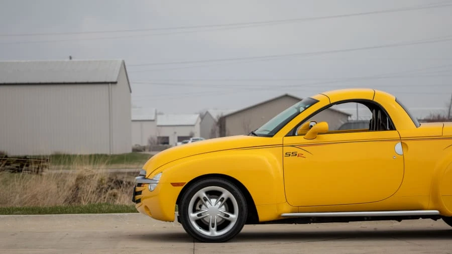 2004 Chevrolet SSR - Image 16 of 17