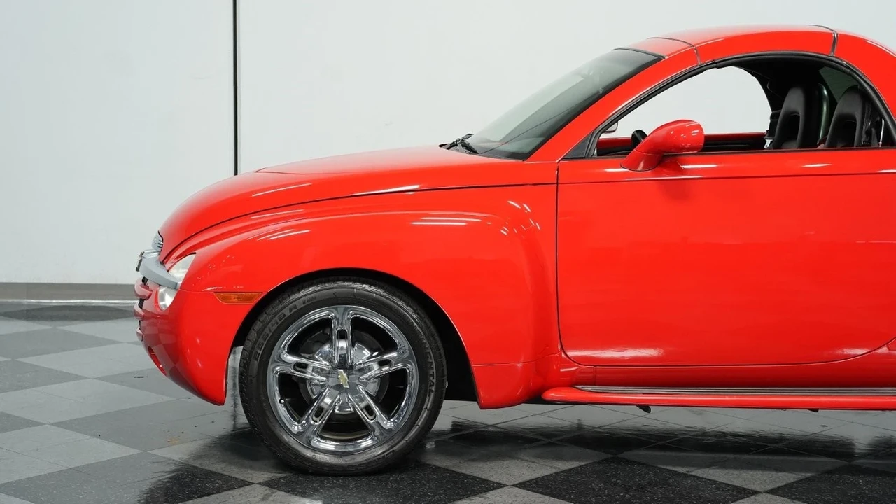 2004 Chevrolet SSR - Image 20 of 21