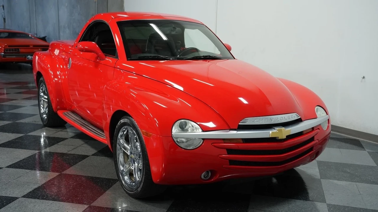 2004 Chevrolet SSR - Image 15 of 21