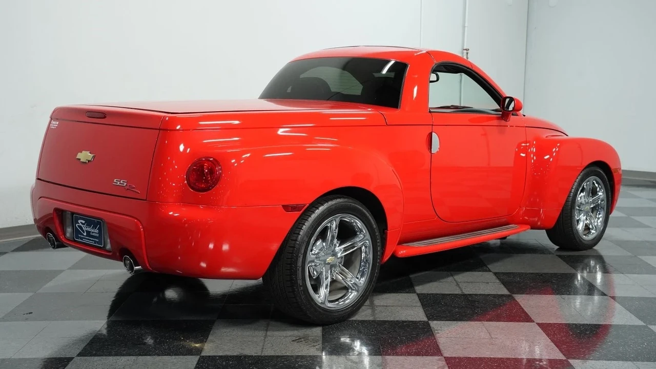 2004 Chevrolet SSR - Image 12 of 21