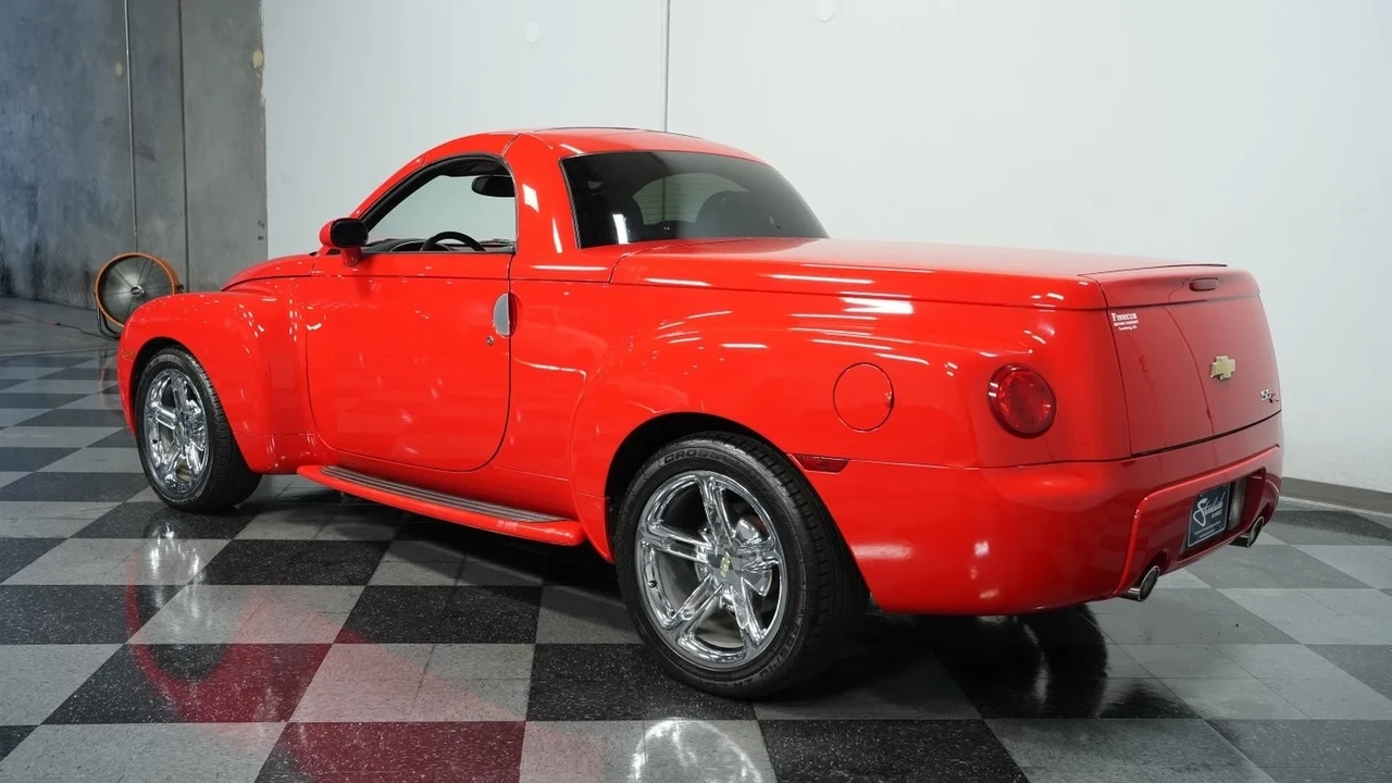 2004 Chevrolet SSR - Image 8 of 21