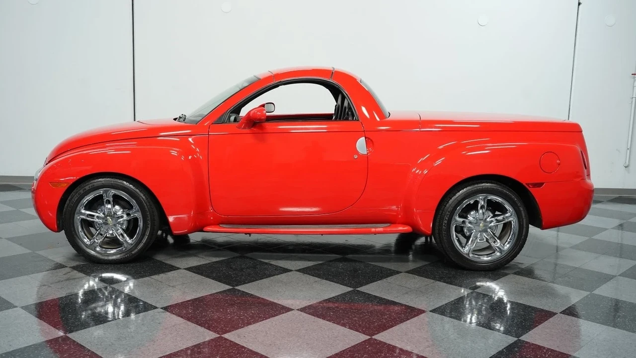 2004 Chevrolet SSR - Image 3 of 21