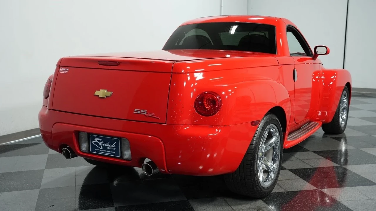 2004 Chevrolet SSR - Image 11 of 21