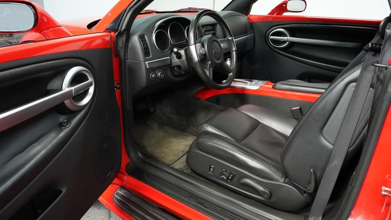 2004 Chevrolet SSR - Image 5 of 21