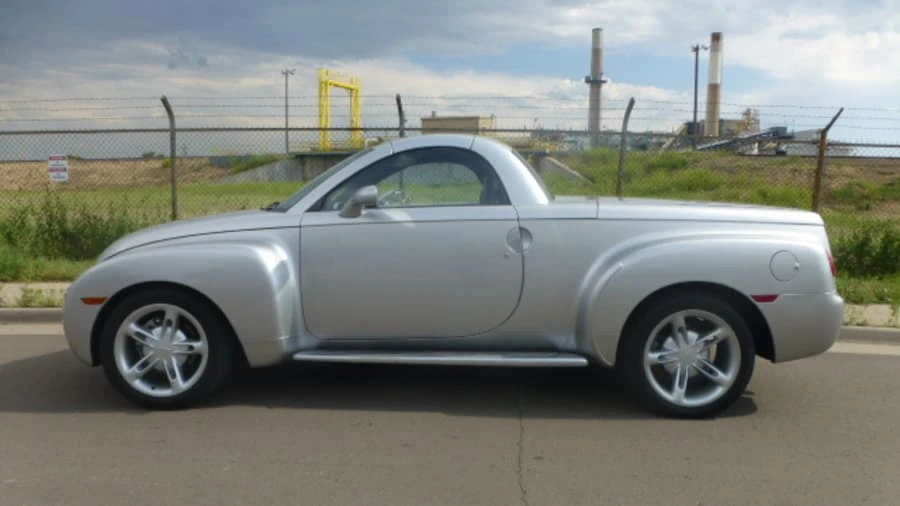 2004 Chevrolet SSR - Image 2 of 6