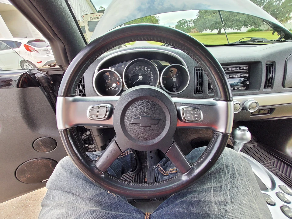 2004 Chevrolet SSR - Image 30 of 31
