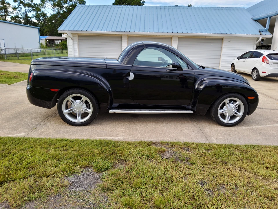 2004 Chevrolet SSR - Image 6 of 31