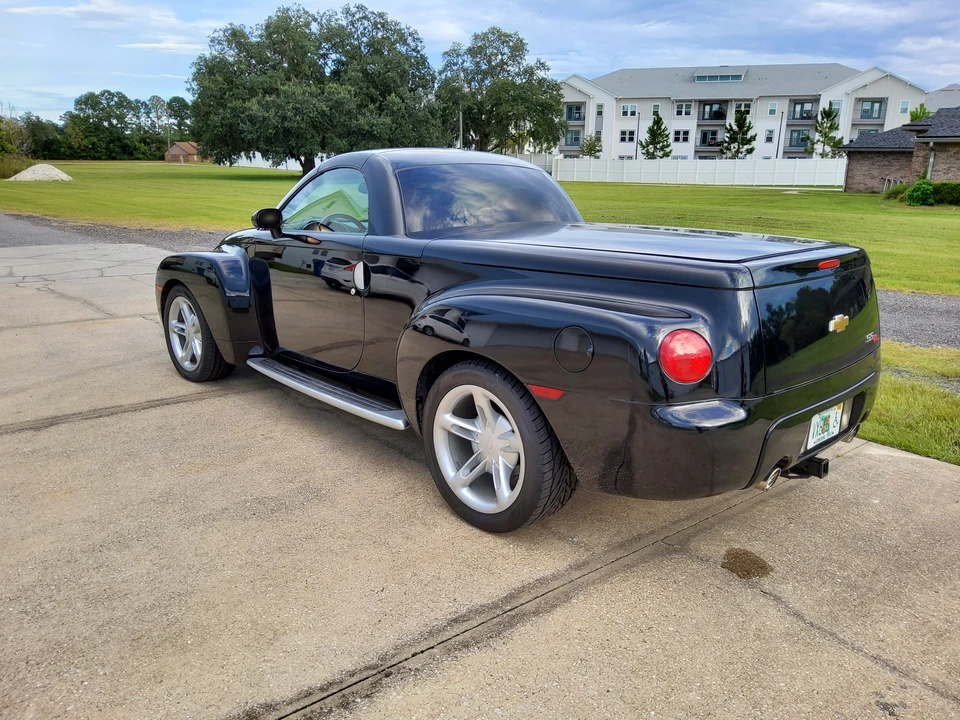 2004 Chevrolet SSR - Image 3 of 31