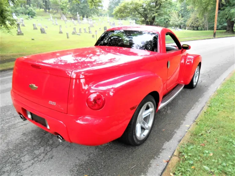 2004 Chevrolet SSR - Image 3 of 31