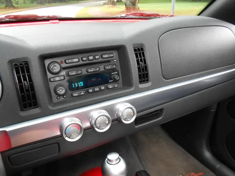 2004 Chevrolet SSR - Image 11 of 31
