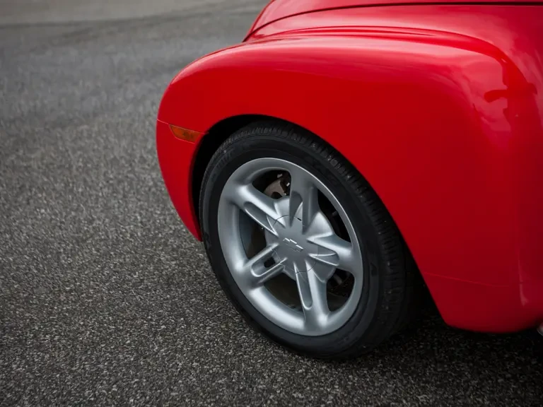 2004 Chevrolet SSR - Image 24 of 31