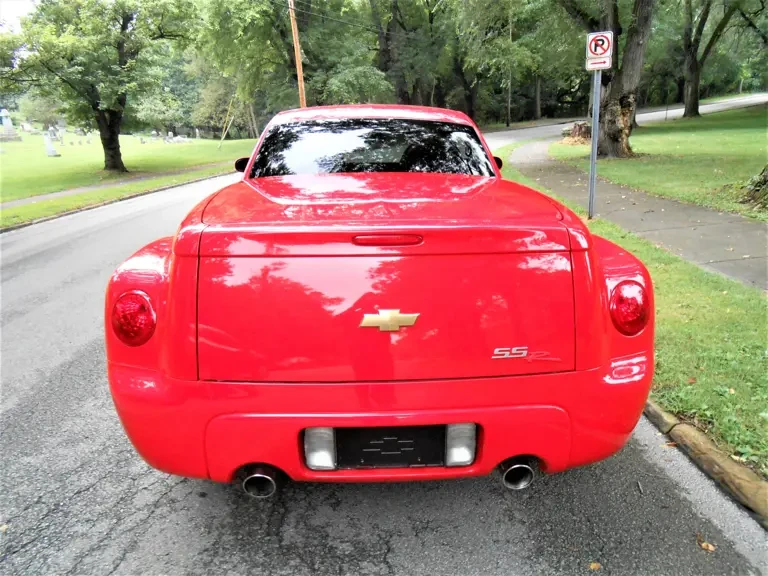 2004 Chevrolet SSR - Image 8 of 31