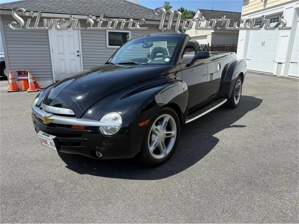 2004 Chevrolet SSR - Image 3 of 31