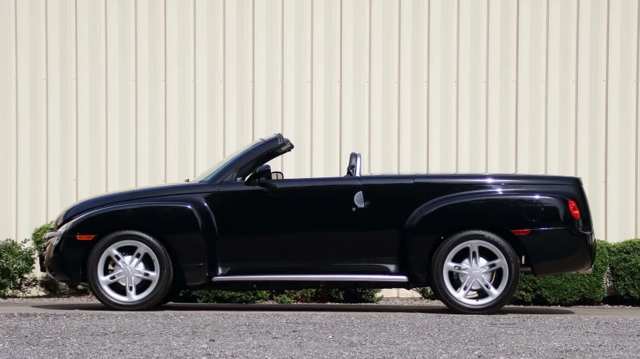 2004 Chevrolet SSR - Image 2 of 12