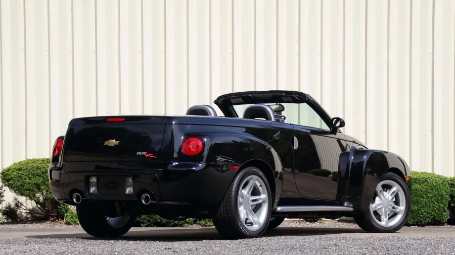 2004 Chevrolet SSR - Image 3 of 12