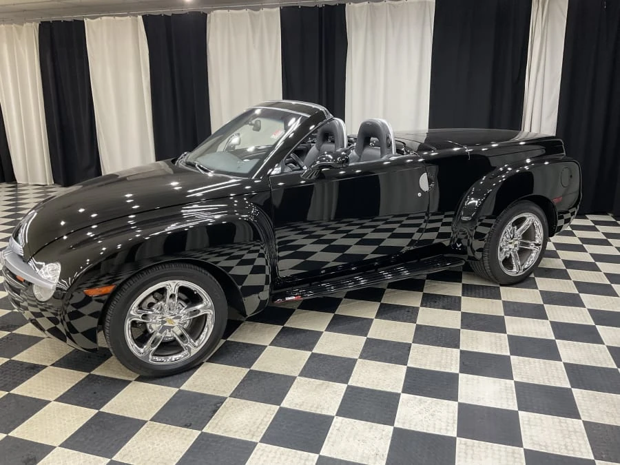 2004 Chevrolet SSR - Image 2 of 12