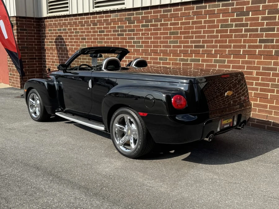 2004 Chevrolet SSR - Image 3 of 11