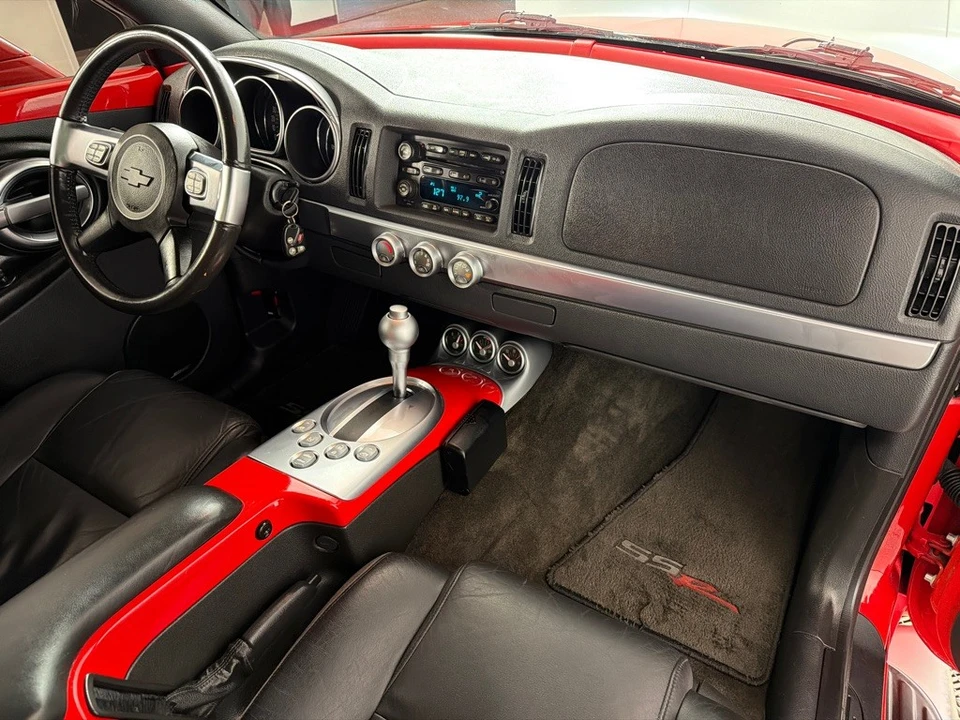 2004 Chevrolet SSR - Image 27 of 29