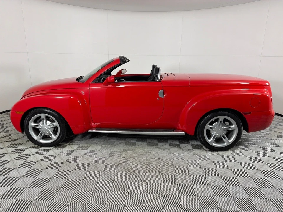 2004 Chevrolet SSR - Image 8 of 29