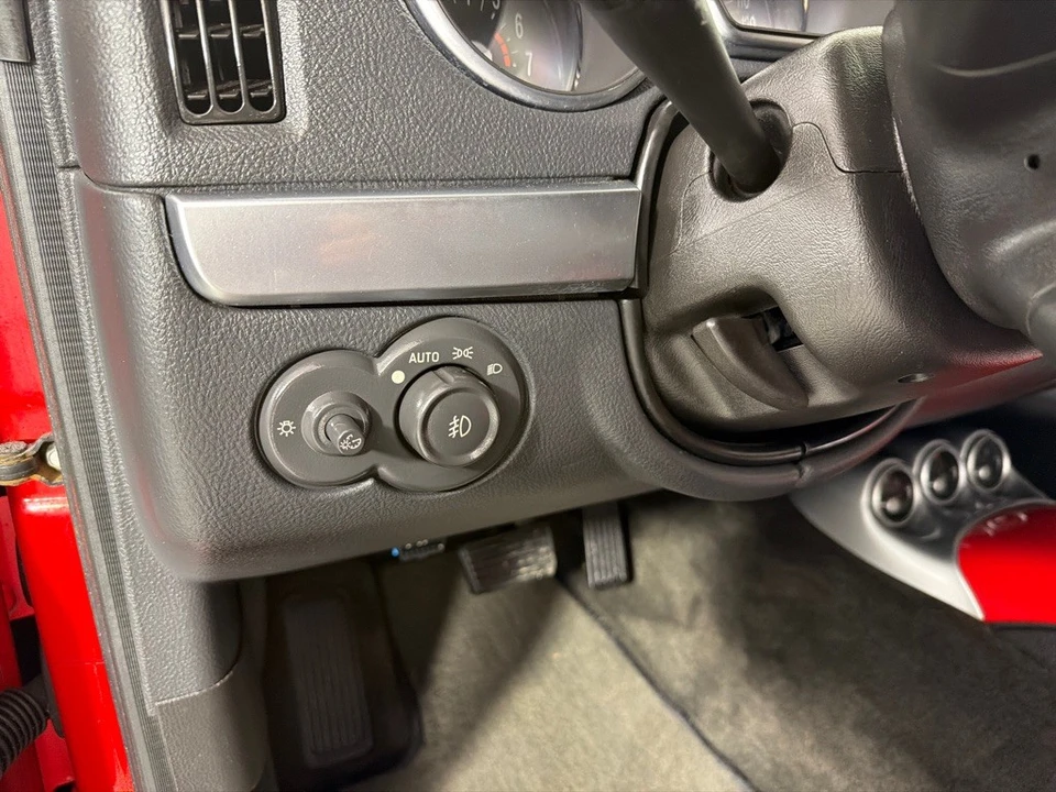 2004 Chevrolet SSR - Image 21 of 29