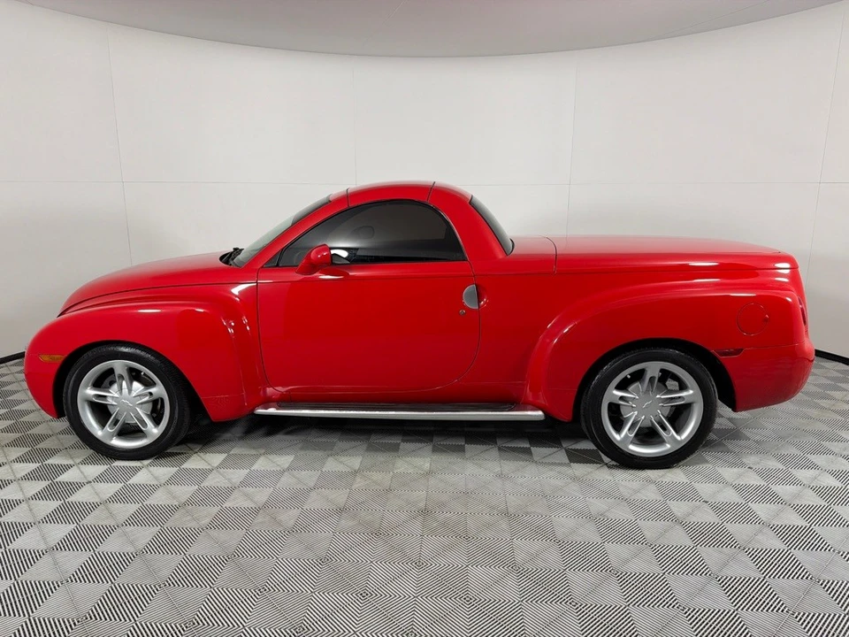 2004 Chevrolet SSR - Image 16 of 29